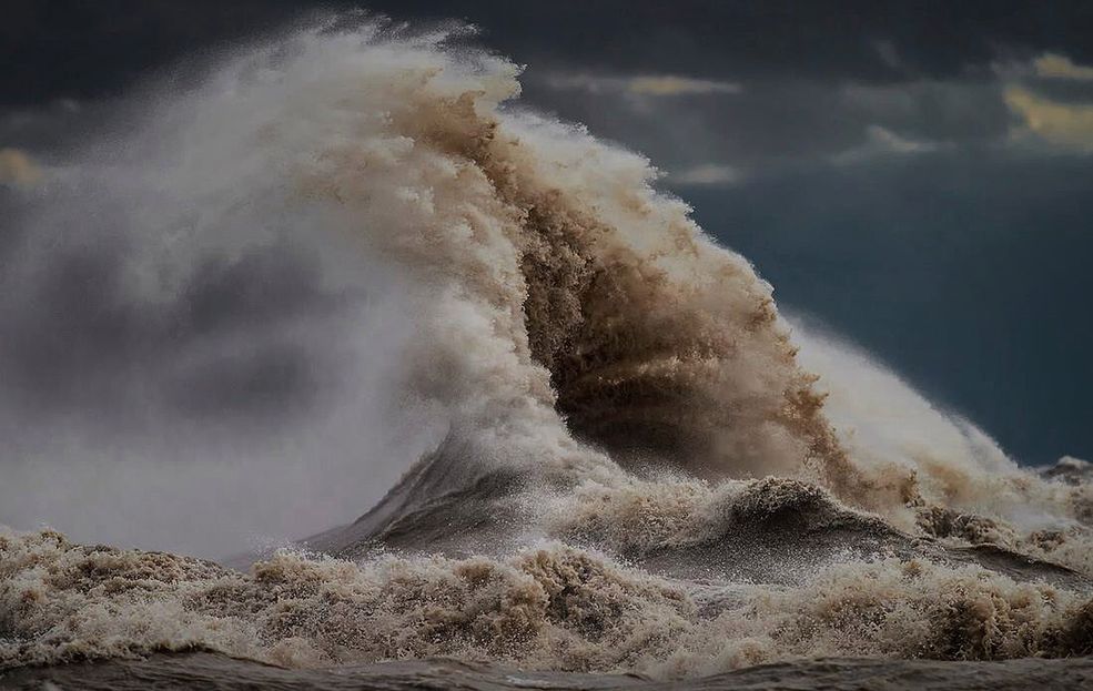 Dave fotografował aparatem Canon 1Dx z obiektywami 70-200 oraz 400mm. Dodatkowymi zabezpieczeniami przed wodą był sprzęt marki Aquatech.