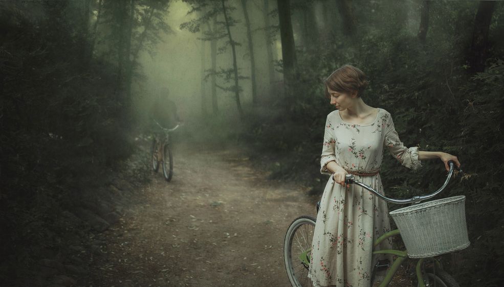 Kiedy podczas fotografowania myślimy o stylizacji, kompozycji i emocjach, trudno nadać surrealistycznym zdjęciom sens. Dlatego Dmitry stara się stale konsultować ze swoimi rówieśnikami. Największym wsparciem jest dla niego jego dziewczyna.