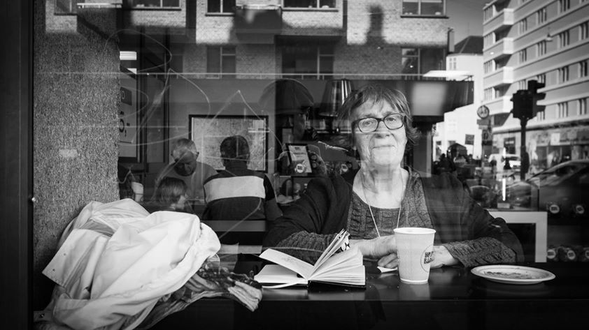 Szwajcarski fotograf podkreśla, że największym wyzwaniem po latach fotografowania ulic jest znalezienie czegoś interesującego. Jak widać, radzi sobie z tym wyzwaniem świetnie.