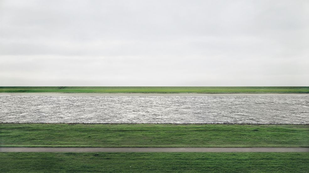1 Najdrożej sprzedana fotografia świata to "Rhein II" Andreasa Gursky'ego. 8 listopada 2011 roku na aukcji w nowojorskim Christie's osiągnęła cenę 4,338,500 dolarów. Rekord pozostał niepobity do dzisiaj.