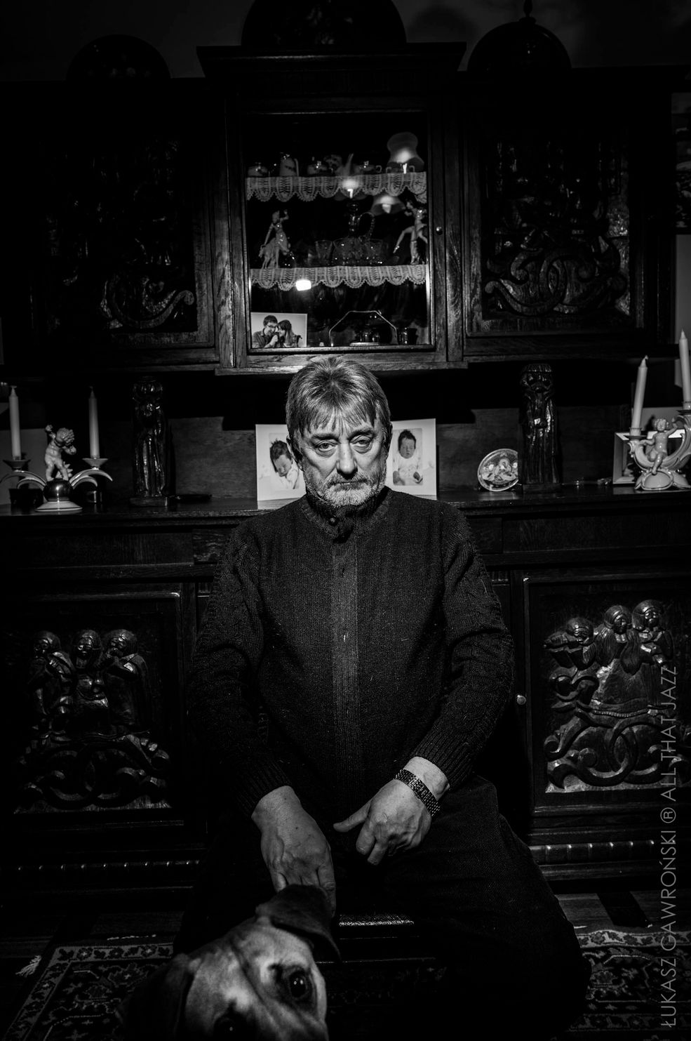 Andrzej Jagodziński | „Jazz dla nas, to nie tylko gatunek muzyczny, ale również styl życia. Bycie w nieustannym ruchu, zgiełku, pośród ludzi a za chwilę w ciszy i samotności. Jazz to skupienie i perfekcja nawet kiedy przychodzi moment na improwizację. Mamy nadzieję, że tak też zostaną odczytane te portrety".