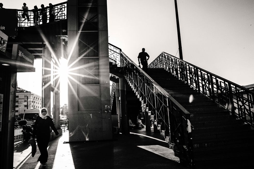 3 Prezentujemy Wam materiał “Istanbul - City on the Edge” autorstwa Anety Ludwig. Cykl otrzymał 2 Wyróżnienie w kategorii Fotoreportaż w 8. edycji Wielkiego Konkursu Fotograficznego National Geographic Polska.