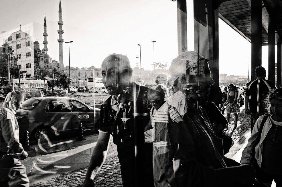 2 Prezentujemy Wam materiał “Istanbul - City on the Edge” autorstwa Anety Ludwig. Cykl otrzymał 2 Wyróżnienie w kategorii Fotoreportaż w 8. edycji Wielkiego Konkursu Fotograficznego National Geographic Polska.