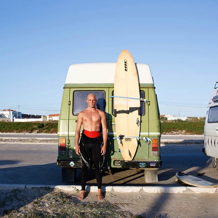 16 Jego cykl "Surfers" zostanie pokazany 6 października w Pubie Ostrówek.