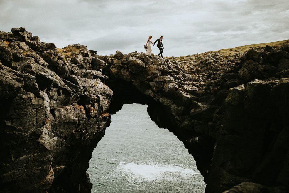 Konkurs ma zwrócić uwagę na radość z podróżowania, ale też wyróżnić najlepsze zdjęcia wykonane w wyjątkowych miejscach.
"Junebug Weddings" co roku organizuje 3 konkursy fotograficzne: na najlepsze zdjęcia ślubne, zaręczynowe i na najlepsze miejsca właśnie.
