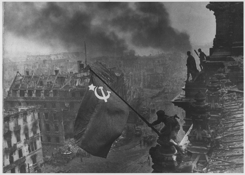 Sztandar nad Reichstagiem, 2 maj 1945 r.
