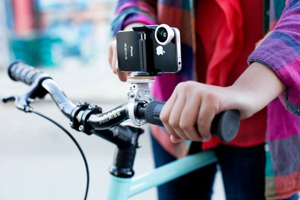 3 Bikepod - stabilizator, który umożliwia montaż smartfona na kierownicy roweru. Dzięki temu można robić zdjęcia podczas jazdy. http://photojojo.com/store/awesomeness/bikepod/