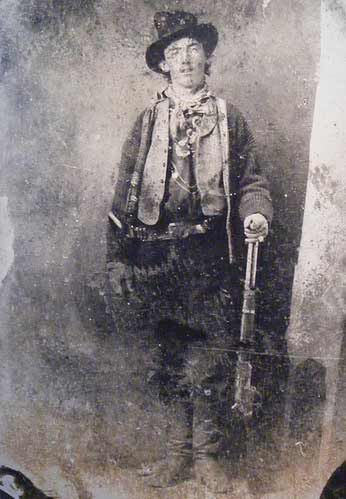 7 Portret słynnego rewolwerowca Billy'ego the Kida. Autor nieznany, zdjęcie wykonano w roku 1879 lub 1880. Osiągnęło cenę 2,300,000 dolarów.