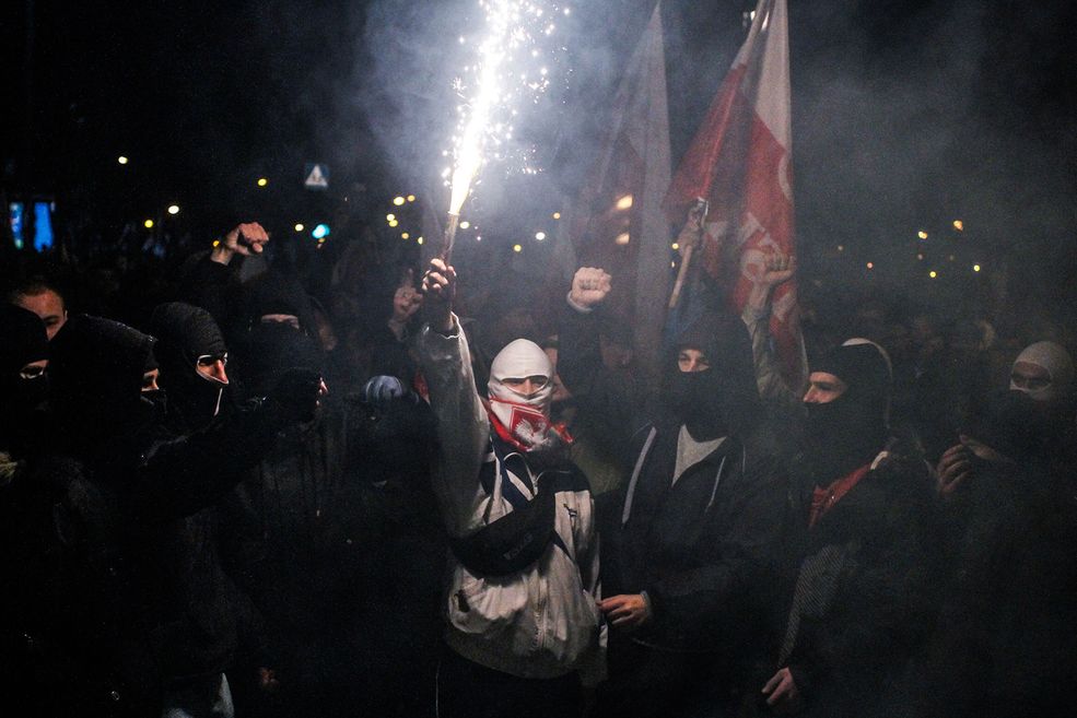 WYDARZENIA - FOTOREPORTAŻ - MIEJSCE 1 JAKUB KAMIŃSKI (Polska Agencja Prasowa PAP). Starcia z policją podczas Marszu Niepodległości 11 listopada. Warszawa (Polska), 11 listopada 2012 r.
