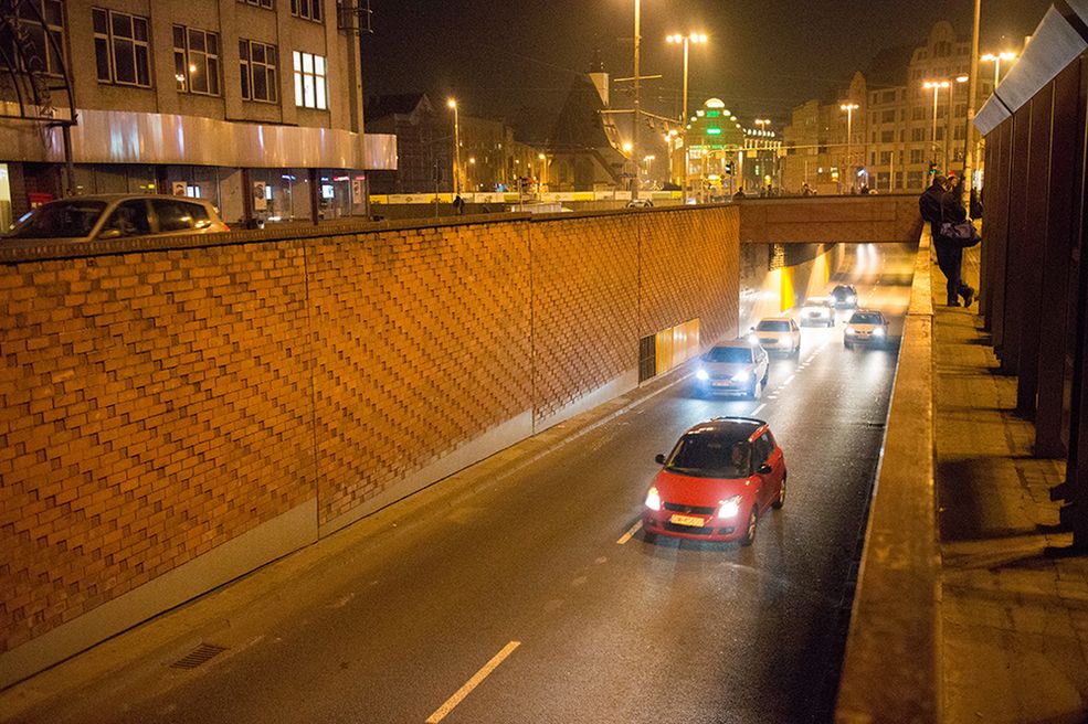 5 22 mm, 1/125 s, f/2.5, ISO 6400, RAW, oryginał: TUTAJ