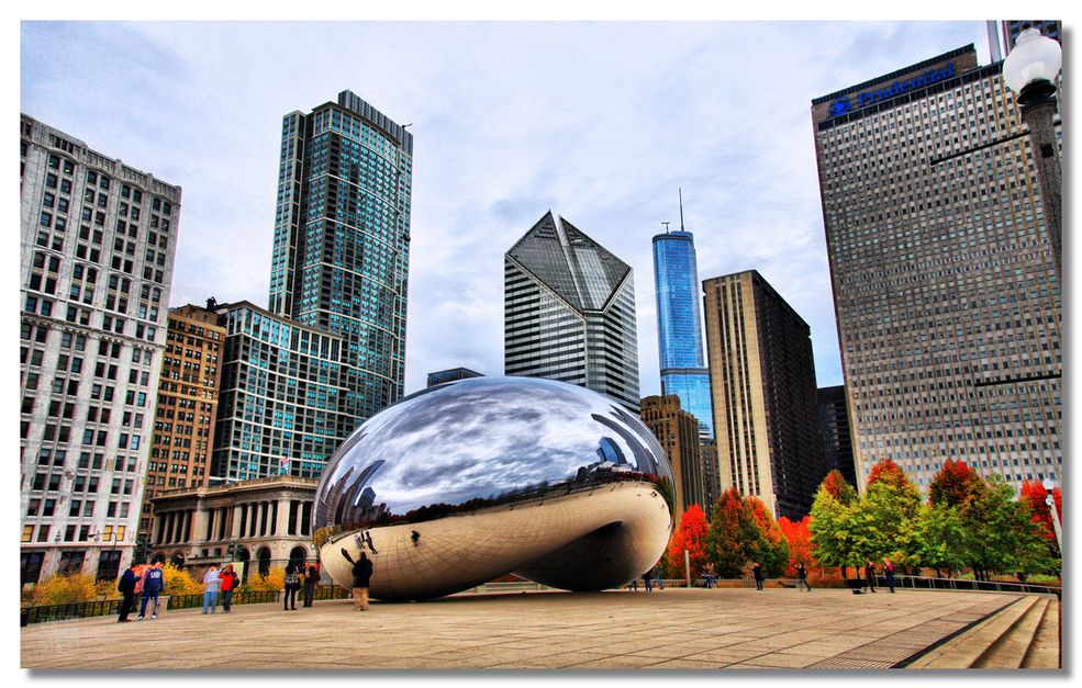 6 Millennium Park w Chicago to wielki park rzeźby plenerowej, w którym prawa do wszystkich prac należą do jej autorów i publikowanie ich zdjęć (komercyjnie) wymaga pozwolenia. Dotyczy to również "Bramy chmur" Anisha Kapoora, nazywanej też Wielką Fasolą. Fot. Dhilung Kirat