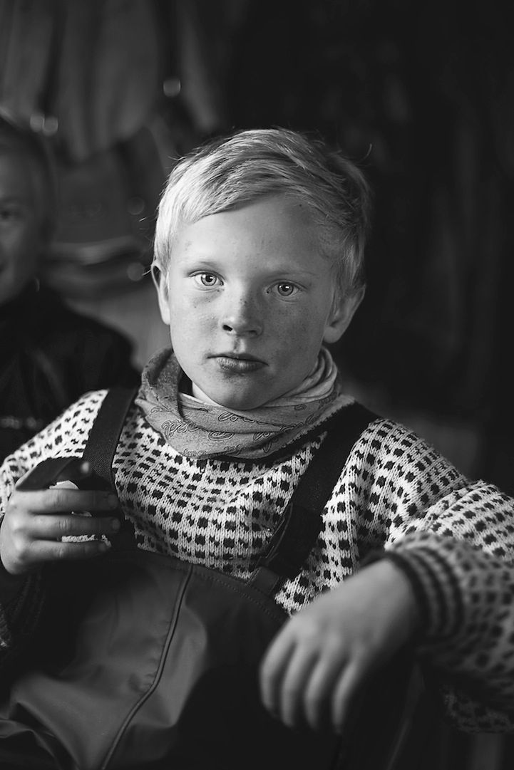 4 Mikael, chłopiec z rodziny pasterzy reniferów. Fot. Michelle Schantz