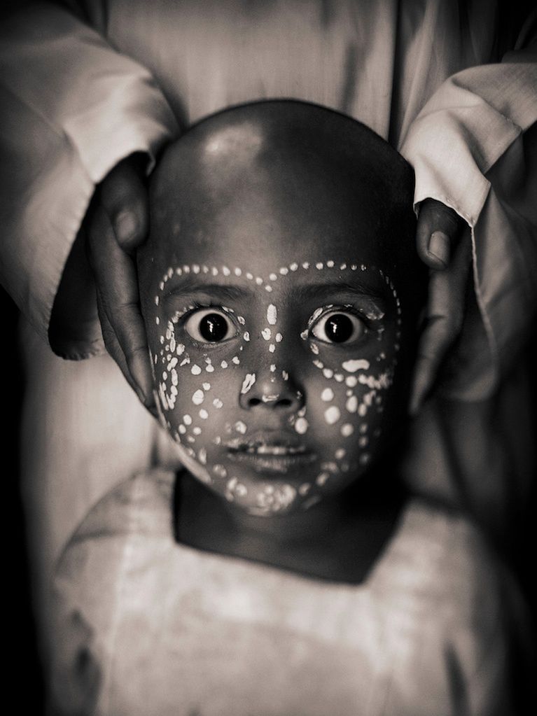 PHOTOJOURNALISM & DOCUMENTARY / Contemporary Issues / 1. miejsce © Javier Arcenillas / Galeria ARANAPOVEDA _ courtesy Sony World Photography Awards 2011