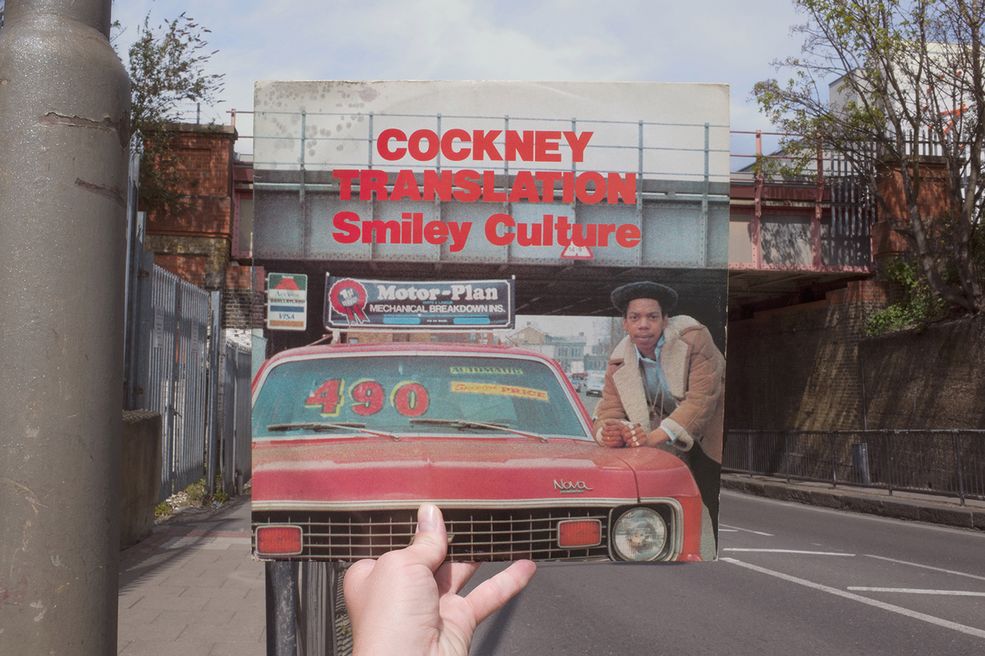 Chcąc wykonać niektóre zdjęcia, Bartsch musiał wynająć łódkę, aby przepłynąć przez Regents Canal. Na potrzeby innej fotografii musiał wspiąć się na szczyt dachu na Old Street, lub poprosić kogoś o udostępnienie pokoju w Hampstead. Zdarzyło mu się również wpaść na podwórko w Wembley oraz odwiedzić Westway w zachodnim Londynie.