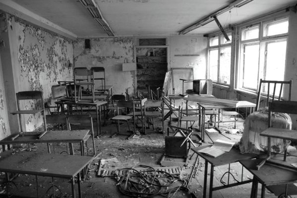 Opuszczone miasteczko Prypeć, Ukraina W niektórych miejscach zobaczyć można przygotowania do Święta Pracy. Po latach od katastrofy regularnie plądrowano to miasto. Obecnie stanowi ono atrakcję turystyczną. W okolicach Prypeci można zobaczyć małe całkowicie opuszczone wsie. / fot. Piotr Wojnarowicz