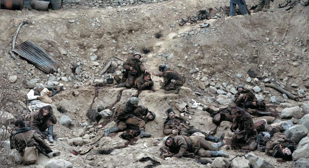 3 "Dead Troops Talk" Jeffa Walla - wielkoformatowa, inscenizowana fotografia wzorowana na scenach z wojny radziecko-afgańskiej została sprzedana za 3,666,500 dolarów.