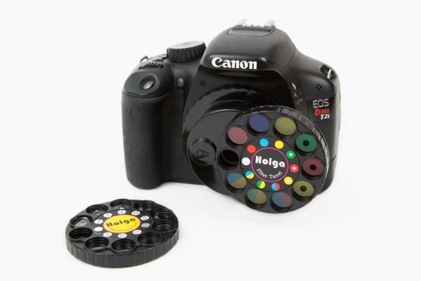 4 Do wyboru, do koloru: nakładka z kołem filtrów z Holgi. http://photojojo.com/store/awesomeness/dslr-wheel-of-filters/