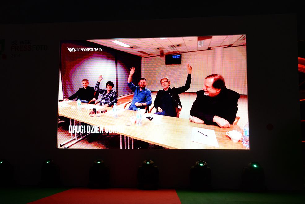 Jury podczas pracy, pod przewodnictwem Macieja Jeziorka z Forum Polskiej Agencji Fotografów w składzie: Anna Brzezińska-Skarżyńska, Waldemar Kompała, Chris Niedenthal i Agnieszka Rayss