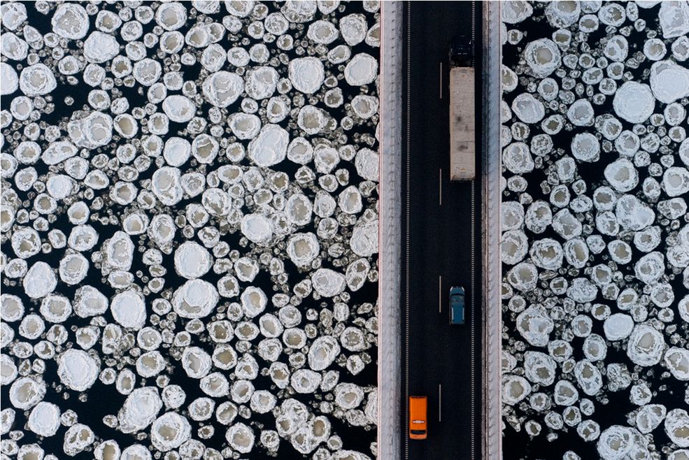 Fot. Kacper Kowalski Autor został dostrzeżony na wielu prestiżowych konkursach fotgoraficznych, między innymi: World Press Photo, Nikon Photo Contest International, Grand Press Photo, National Geographic, Pilsner Urquell International Photography Award (IPA), Sony Worlds Photography Awards. / Fot. Kacper Kowalski