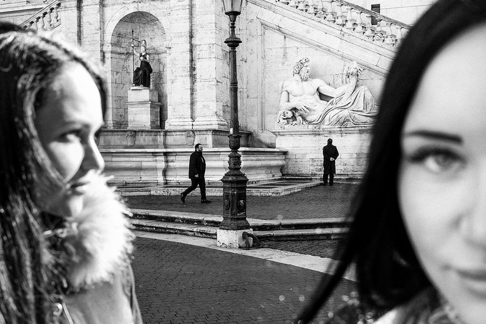 Każdy z odcinków Master of Photography opierał się na współzawodnictwie między 12 fotografami, którzy zmagali się w wykonywaniu różnych sesji i zadań. Ich studiem były ulice stolic Europy, takich jak: Berlin, Paryż, Rzym czy Londyn. W programie nie zabrakło również konkurencji stricte studyjnych.