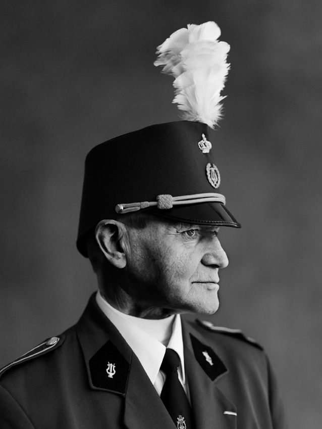5 Szczerość, jasność i powaga portretów Vanfleterena kojarzą mi się czasem z fotografią studyjną XIX wieku. Fotograf często wybiera stare aparaty analogowe; gdy pracuje cyfrą, jest to Nikon D3S.