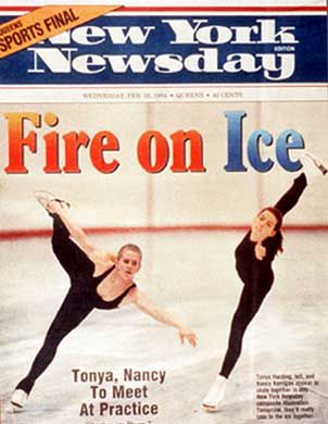 1994 r. Zdjęcie z New York Newsday. Dwie Olimpijki, łyżwiarki lodowe Tanya Harding i Nancy Kerrigan wcale razem nie ćwiczyły, szczególnie po tym, jak dzień wcześniej się pokłóciły.