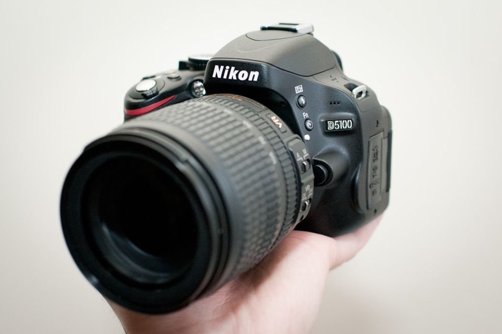 Nikon D5100 Z obiektywem 18-105 mm