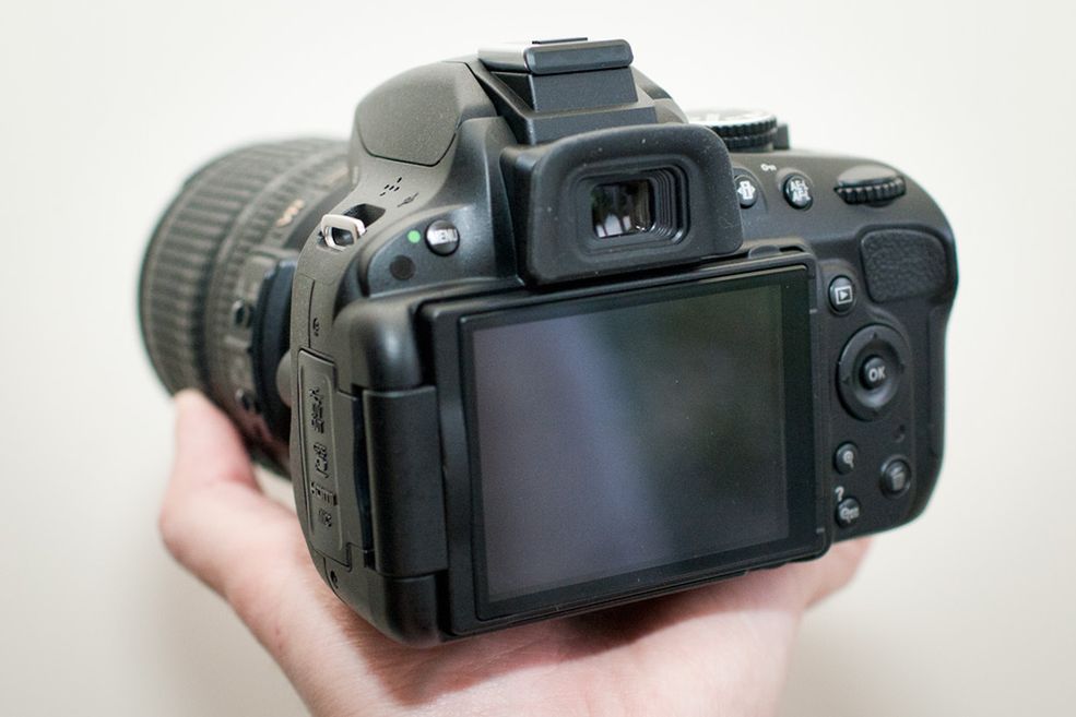 Nikon D5100 Z tyłu