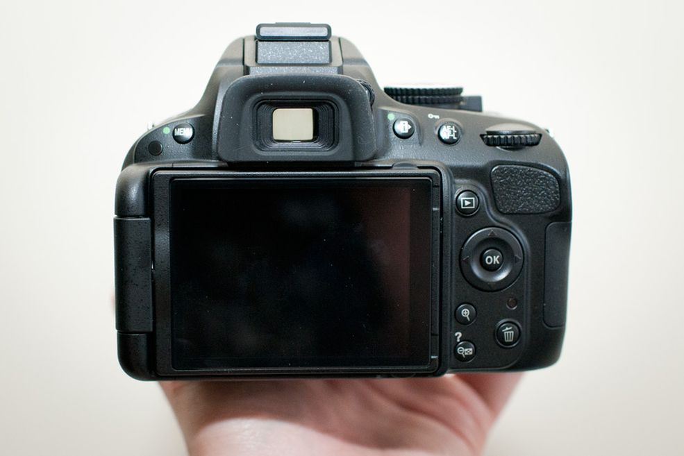 Nikon D5100 3-calowy odchylany ekran
