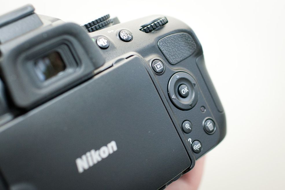Nikon D5100 Tylna ścianka