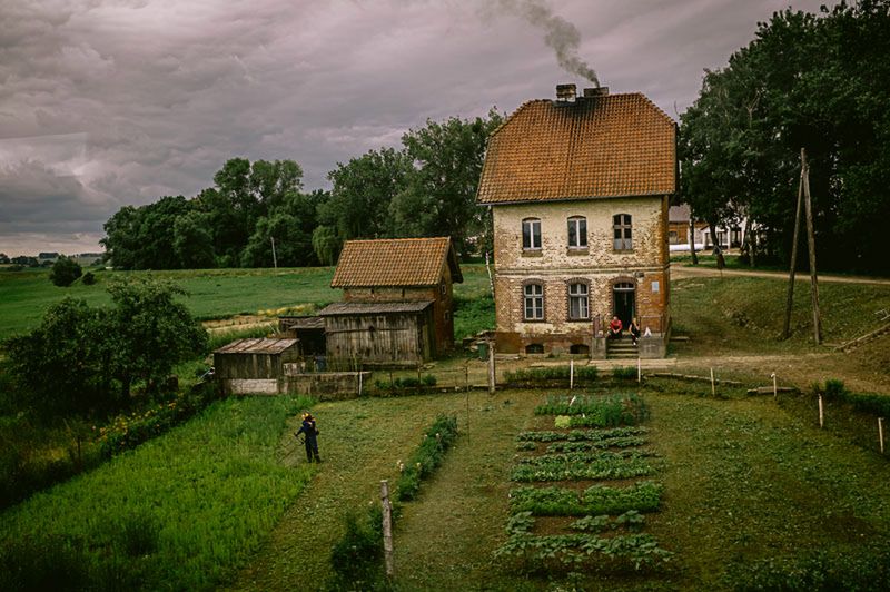 Zdjęcie tygodnia jury (tydzień 1 Miejsce Magiczne) Jesteśmy na półmetku konkurs Olympus FOTOLOTNI w którym aż 3 osoby mogą wygrać fotowyprawę do Nepalu pod okiem fotografa i podróżnika Marcina Dobasa © Kasia Pawlica " z okna pociągu"