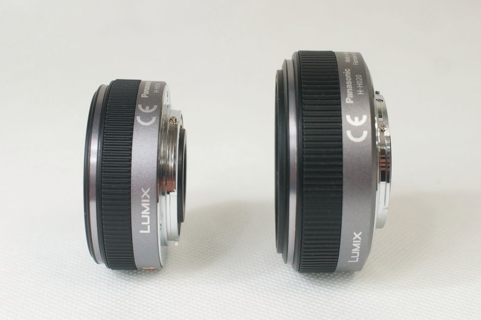 Obiektywy Oba obiektywy są bardzo cienkie, ale nowy 14mm f/2,5 jest jeszcze mniejszy od poprzednika.