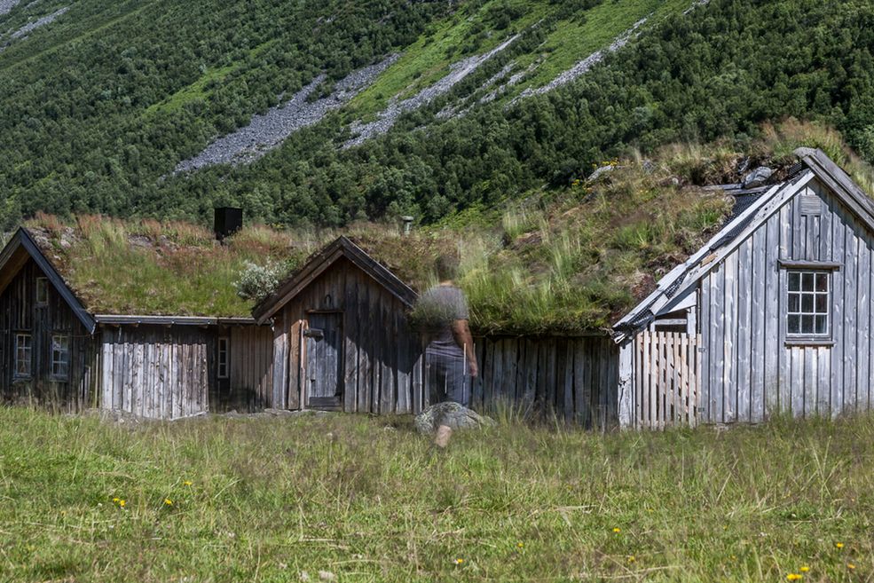 - Jestem i chyba pozostanę początkującą fotografką. Eksperymentuję, tak jak eksperymentowałam projektując. Ryzykuję, że mi się nie uda - mówi Katarzyna Nizinkiewicz - Lubię sam proces tworzenia, myślenia o ostatecznej formie, skupienia na odrzucaniu tego, co zbędne. Szczęśliwie nie jestem zawodowym fotografem i mogę swobodnie robić to, co chcę. Z miłości, nie dla zysku, podobnie jak każdy amator - dodaje.