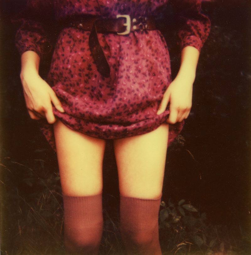 Polaroid, według Jarka, ma w sobie magię, pewną wyjątkowość i możliwość zatrzymania chwili takiej, jaką była naprawdę, choć nierzeczywista. Każda fotografia jest jednym, niepowtarzalnym i niedopowiedzianym dowodem na popełnienie aktu kreacji, który nie może zostać powielony w taki sam sposób. „Jest doskonały w swojej niedoskonałości. To jest jak sen na jawie.” - mówi Kasprowiak w rozmowie dla Fotoblogii.