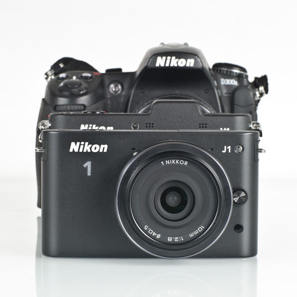 2 Nikon 1 J1, V1 i D300s.