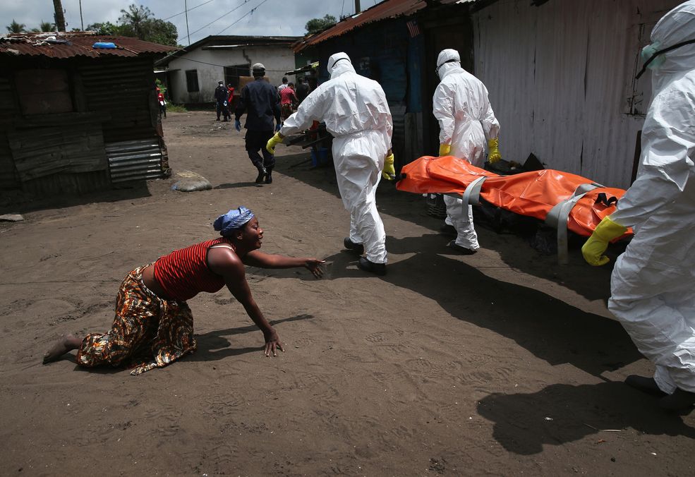 @ John Moore / „Kryzys związany z wirusem Ebola w stolicy Liberii” / Nagroda L’Iris d’Or, tytuł Fotografa Roku