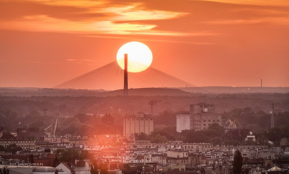 Właściwie – dlaczego zająłeś się fotografią miejską?
Fotografia krajobrazu miejskiego jest wyjątkowa, ponieważ pokazuje miasto i obiekty, które są często ignorowane, w niecodziennej odsłonie. Nie sposób też nie nadmienić o wspomnianym wcześniej elemencie losowym.