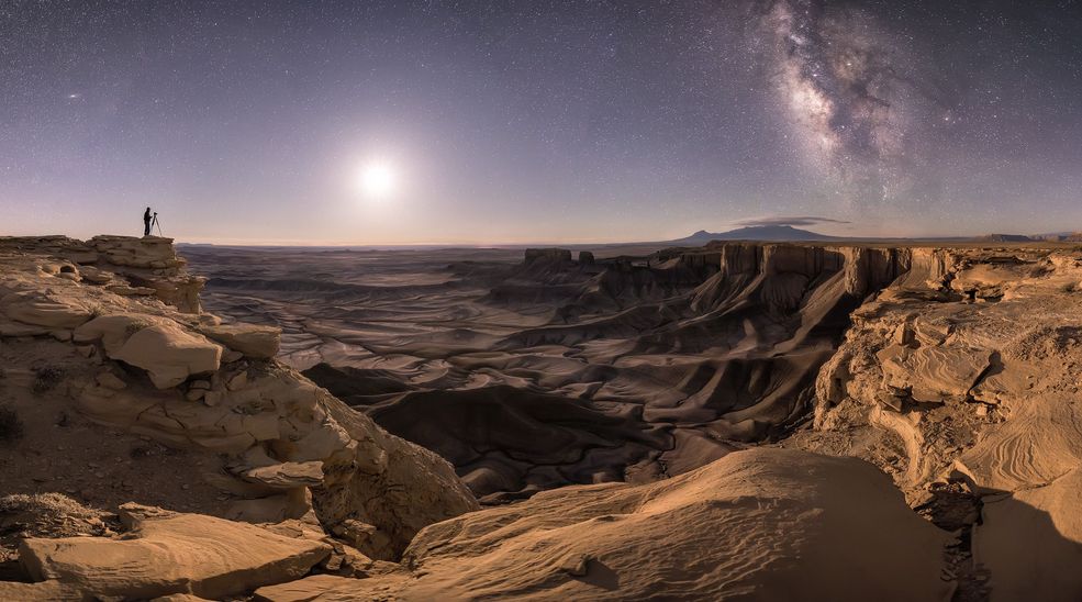 Finał Insight Astronomy Photographer of the Year to coroczne święto najpiękniejszych fotografii kosmosu organizowane przez Muzeum Królewskie w Greenwich. Od dziesięciu lat prezentuje najlepsze zdjęcia wykonane przez astrofotografów na całym świecie. Zwycięskie prace wystawiane są w Narodowym Muzeum Morskim, a 134 finałowe fotografie znajdziecie w książce wydanej z okazji 10-lecia konkursu.