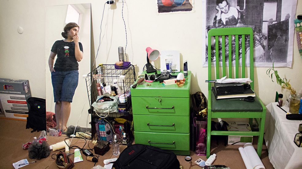 Yasmin w jej pokoju
Fotografie z książki Iranian Living Room pokazują codzienne życie w Iranie, które okazuje się być wcale nie tak innym jak nasze i trochę zmniejsza uprzedzenia dotyczącego tego kraju.