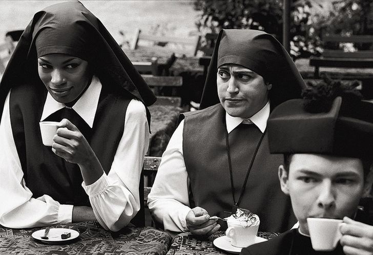 10 W latach 90. w kalendarzu Lavazza dominowały zdjęcia czarno-białe.
Fot. Martine Franck, Richard Kalvar