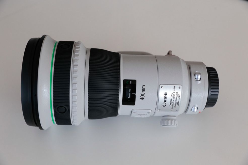 Wyposażony w opracowaną przez Canon technologię optyki dyfrakcyjnej i zmieniony układ optyczny sprawdza się podczas fotografowania dzikiej przyrody, wydarzeń sportowych czy pracy reporterskiej.
