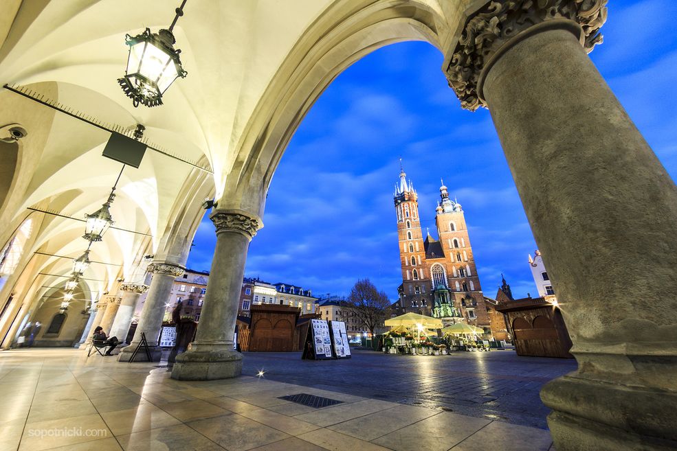 Kraków, Rynek Główny. Canon EOS 5D Mark IV + Tokina AT-X PRO FX SD 24-70 mm f/2.8 (IF)
