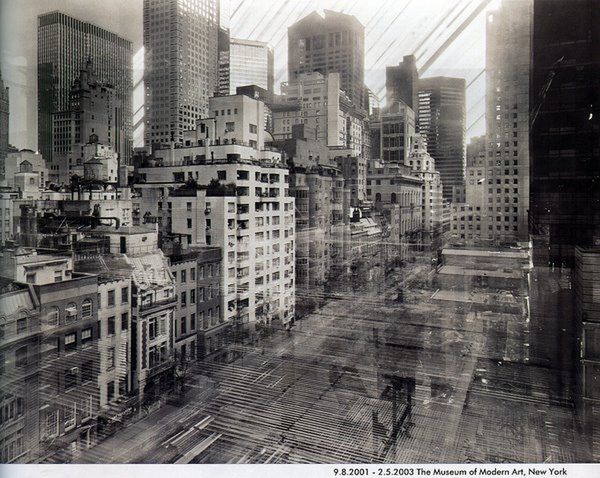 7 W 2001 roku Wesely otrzymał zlecenie od Museum of Modern Art (MoMA) – muzeum sztuki nowoczesnej na Manhattanie w Nowym Jorku. Artysta miał za zadanie sfotografowanie procesu tworzenia nowego gmachu muzeum. Na jednym zdjęciu. Czas naświetlenia tej fotografii wyniósł aż 34 miesiące. Fot. Michael Wesely
