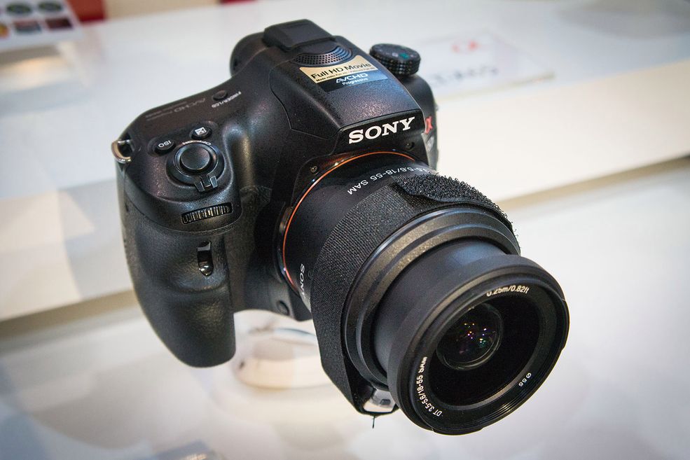 1 W czwartek, 29 marca, odwiedziliśmy targi FILM VIDEO FOTO w Łodzi, w trakcie których dostępny był między innymi Sony ALT-A57. © KB
