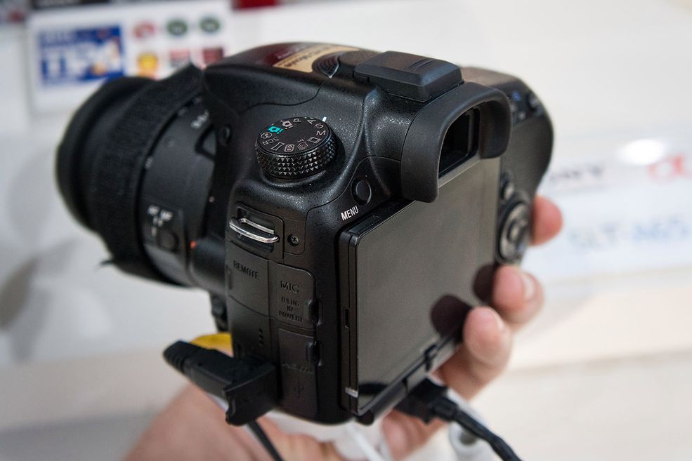 7 Sony SLT-A57 będziecie mogli kupić już niebawem, bo w połowie kwietnia 2012 r. Sugerowana cena lustrzanki z kitem 18-55 mm ma wynosić 3800 zł © KB