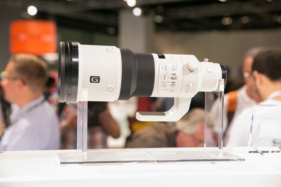 Sony 500 mm f/4 G SSM składa się z 11 elementów ułożonych w 10 grupach (w tym 3 elementy ze szkła ED) i ma 9 listkową przysłonę. Teleobiektyw ma silnik autofokusu SSM zapewniający szybkie i dokładne ustawianie ostrości, a także uszczelnienia chroniące przed wilgocią i pyłem.