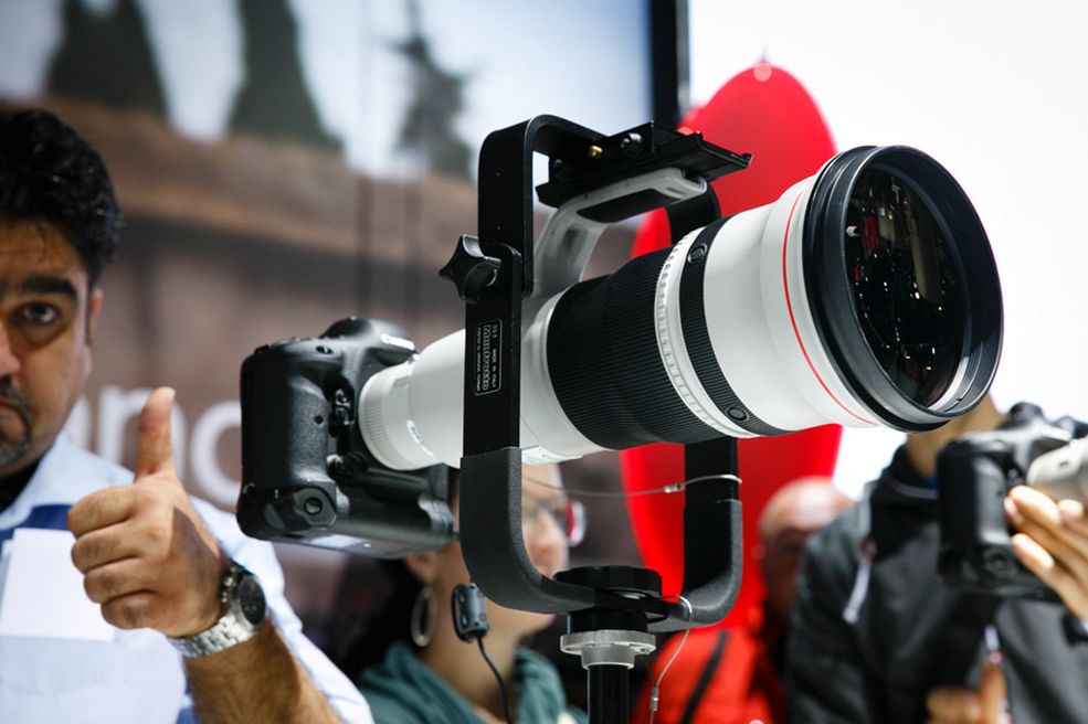 Canon EF 600mm f/4 L IS II USM ma też nową obudowę wykonaną ze stopów magnezu i elementów tytanowych, która jest uszczelniona i waży o 1,4 kg mniej, niż u poprzednika. Obiektyw ma też cichy silnik USM.