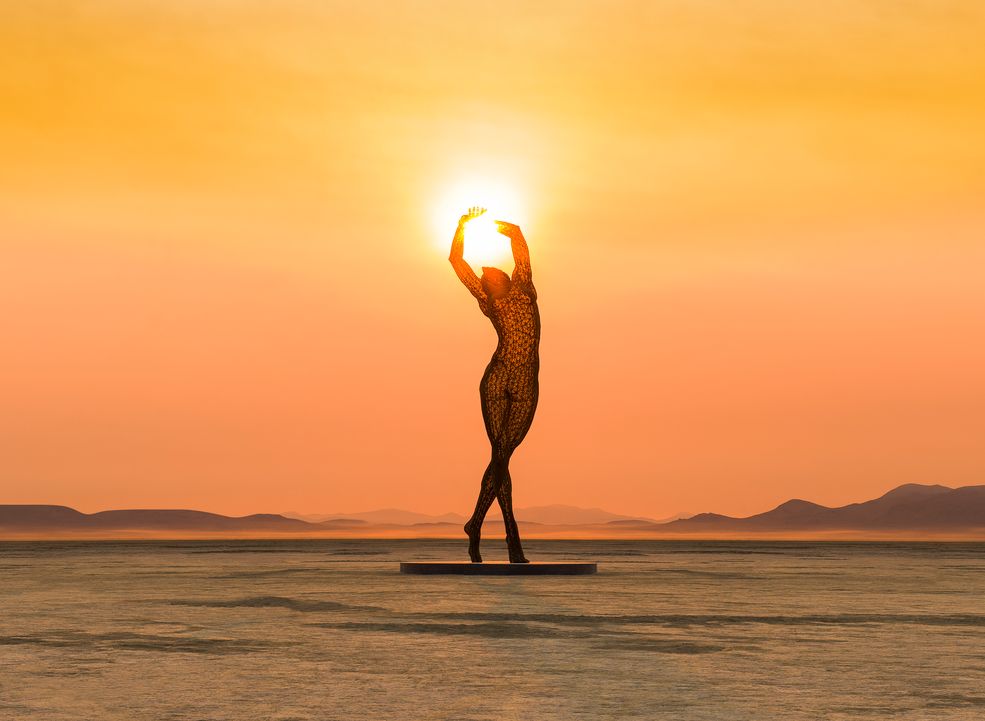 Co roku na pustyni Black Rock w stanie Nevada na tydzień powstaje tymczasowe miasteczko. A to za sprawą festiwalu Burning Man, którego punktem kulminacyjnym jest spalenie wielkiej kukły. Co roku zjeżdżają się w to miejsce tysiące ludzi, żeby uczestniczyć w różnego rodzaju widowiskach, koncertach i spektaklach teatralnych. Kilka dni temu zakończyła się tegoroczna edycja.