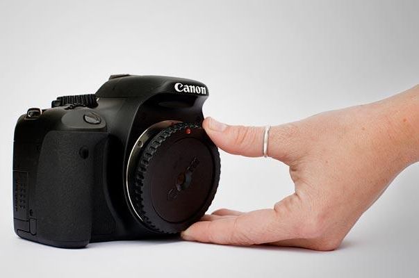 10 Zrób sobie lomo! Otworkowa nakładka na obiektyw: http://photojojo.com/store/awesomeness/slr-pinhole-body-cap/