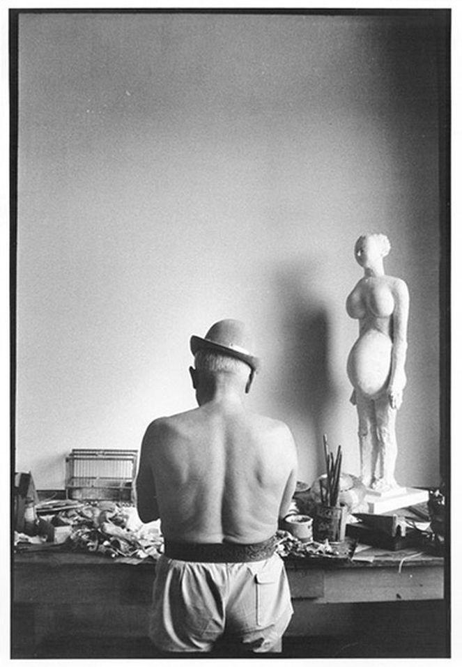 8 Pozostaje jeszcze Duncan - portrecista i jego wyjątkowy model, Pablo Picasso. Współpraca fotografa i malarza trwała wiele lat. Duncan, nawiązawszy przyjaźń z Picassem, uzyskał wyjątkową możliwość fotografowania go przy pracy.
